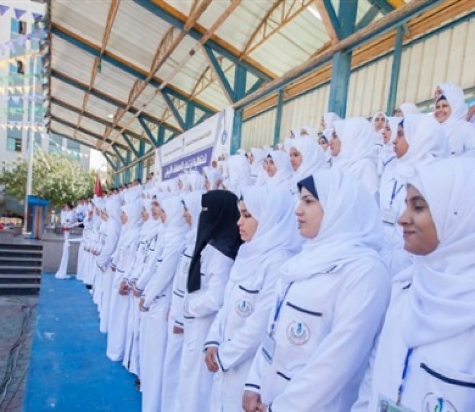 كم مجموع مدرسة التمريض؟
