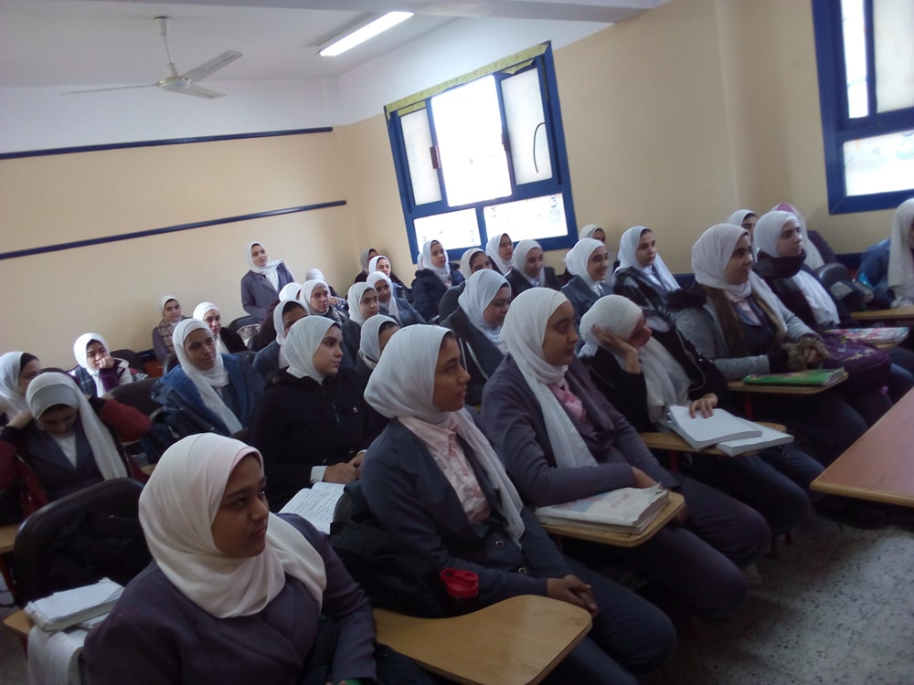 كم مجموع مدرسة التمريض؟